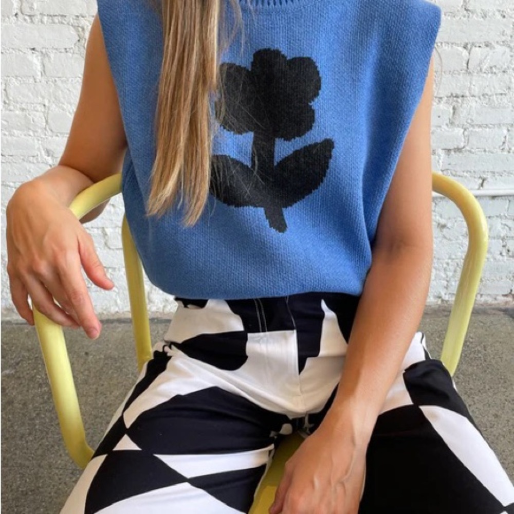 Mundaka studio flower sweater vest!